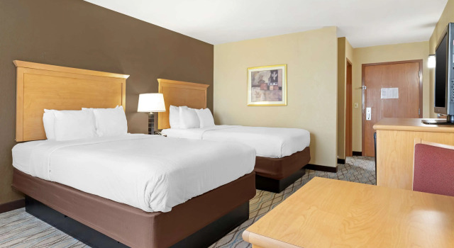 Четырёхместный номер Standard Best Western Locust Grove Inn & Suites