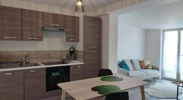 Апартаменты c 1 комнатой Joli appartement avec jardin-terrasse privé