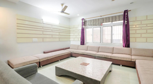 OYO DTT030 Classy Inn, Забронировать Отель Отели Нью-Дели с парковкой, Парковка