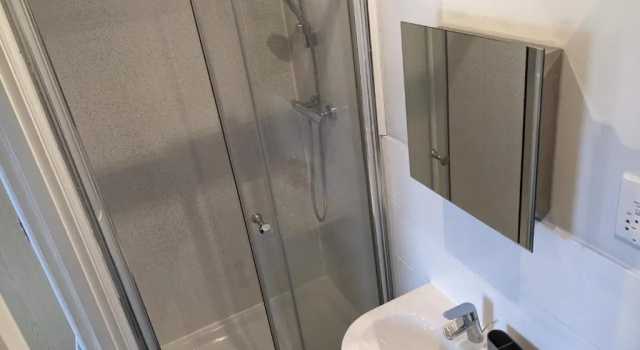 Коттедж Entire 3 bed home Sleeps 6, WiFi, 2 Parking Spaces