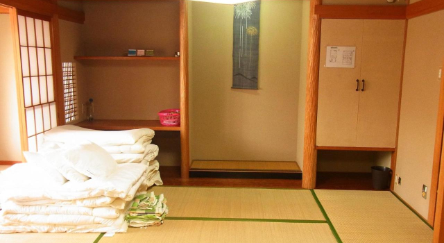 Guesthouse Shirahama, Забронировать Отель Отели Сирахама с парковкой, рядом с Fisherman's Wharf of Shirahama, Парковка