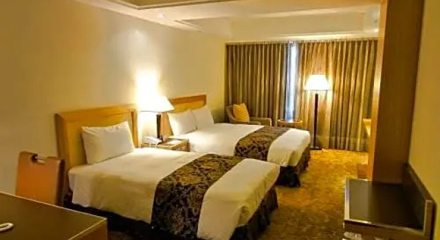 Трёхместный номер Deluxe Golden China Hotel