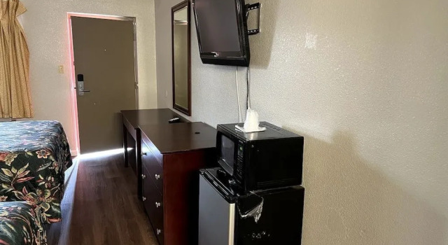 Budget Plaza Motel, Book Motel Brooklyn Park Maryland