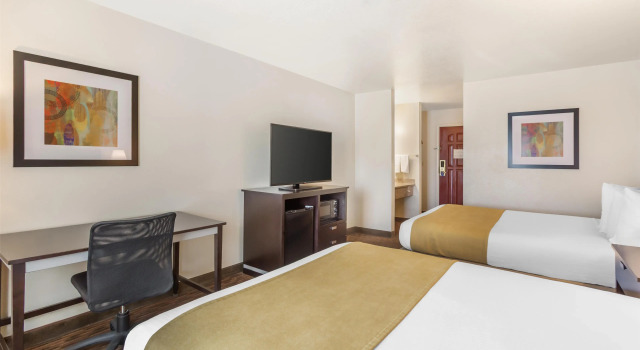 Четырёхместный номер Standard Best Western Luxury Inn