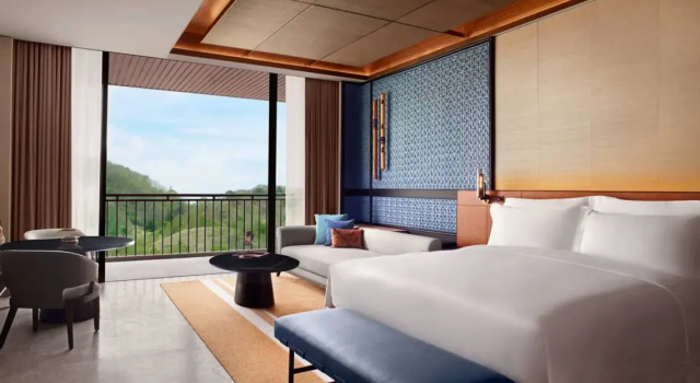 Двухместный полулюкс с балконом и с видом на море TA’AKTANA, a Luxury Collection Resort & Spa, Labuan Bajo