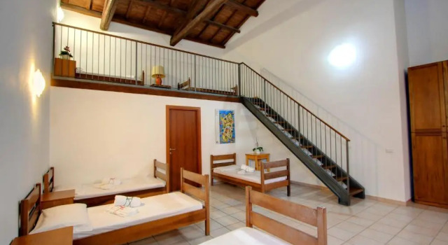 Кровать в общем номере (мужской номер) Hostel Marina