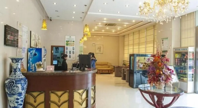 GreenTree Inn Changzhou Dinosaur City Qingyang North Road Business Hotel, Book Hotel Hoteller i Tianning med parkering, Parkering