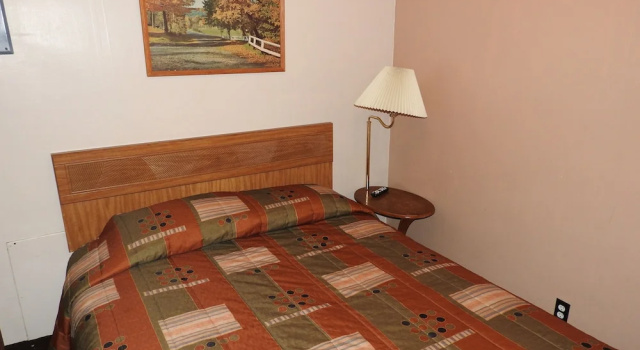 Четырёхместный люкс с 2 комнатами Rainbow Motel