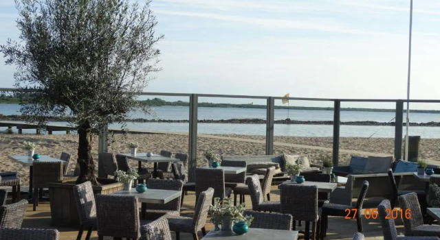 Beach Lodges Oostvoorne, Забронировать Отель Отели Южной Голландии с парковкой, Парковка