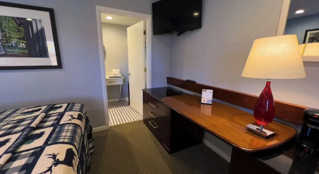 Четырёхместный номер Standard Цокольный этаж с видом на сад American Boutique Inn - Lakeview