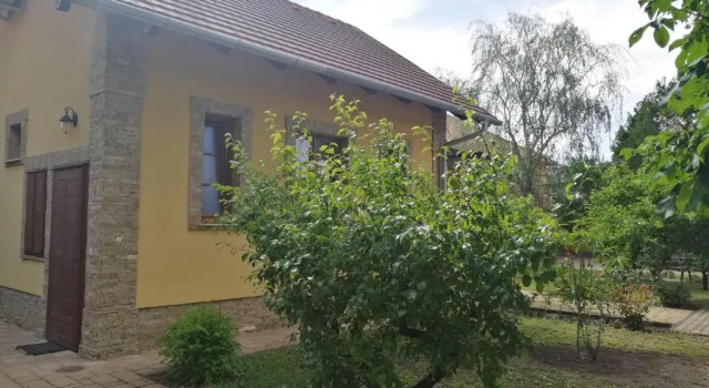 Коттедж Duzzogó Vendégház Agárd
