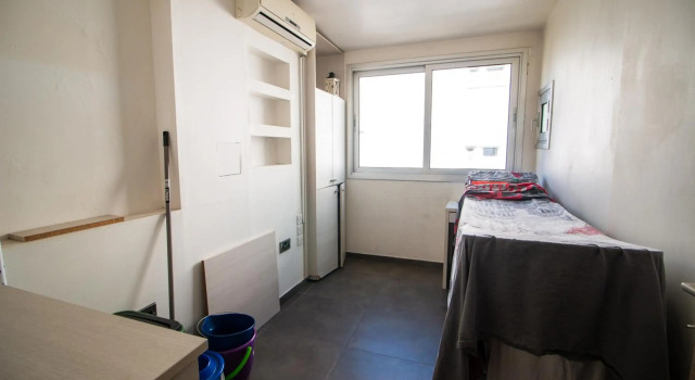 Renovated 2-bedroom flat with free parking, center