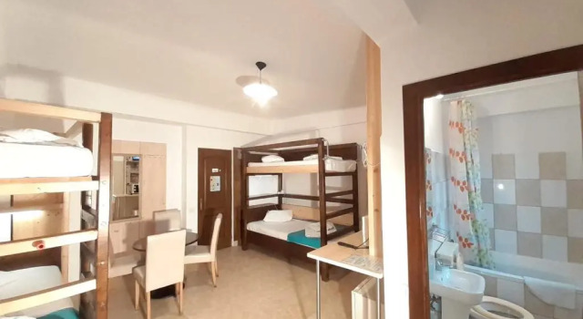 Четырёхместный номер Premium Taxi Hostel
