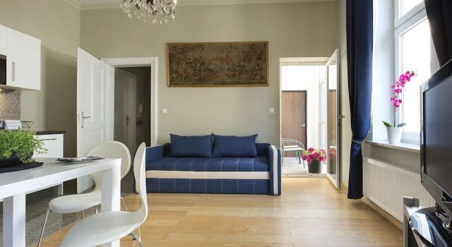 Апартаменты c 1 комнатой с балконом Antique Apartments Old Town
