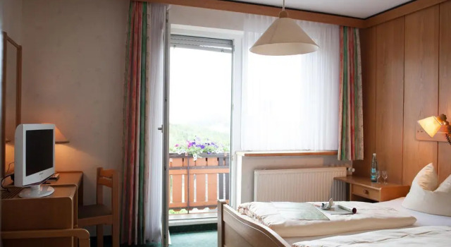 Hotel Berghof, Забронировать Отель Уссельн Виллинген
