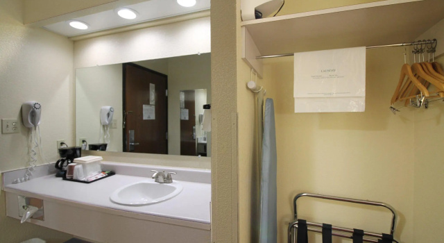 Четырёхместный номер Standard Geneva Motel