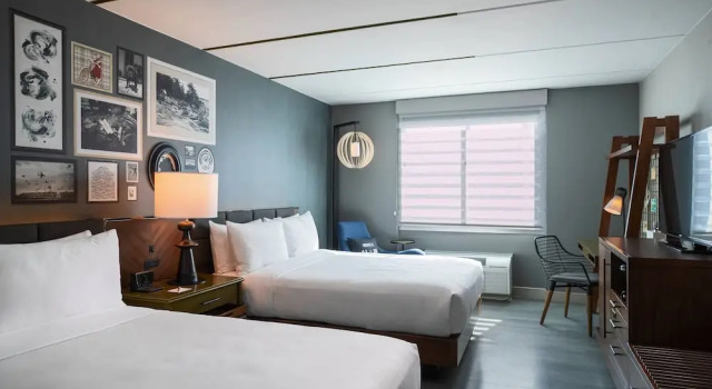 Четырёхместный клубный номер Standard Renaissance Minneapolis Bloomington Hotel