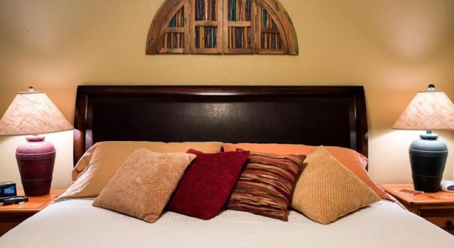 Cozy Cactus Inn, Забронировать Отель Вилладж оф Оук Крик США, рядом с Загородный клуб Ок-Крик