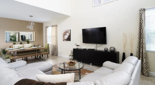 Amazing and spacious 5 bedroom home, Book Hotel Hoteller i Four Corners med pool, Swimmingpool