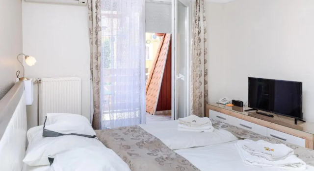 Двухместный номер Deluxe с балконом Hotel Napsugár