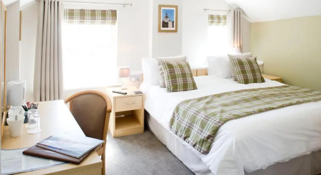 Двухместный номер Deluxe Rose and Crown Hotel