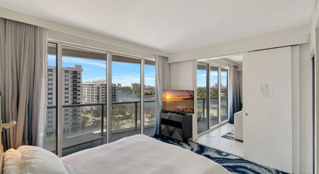 Апартаменты The W - Bayshore Unit 1003