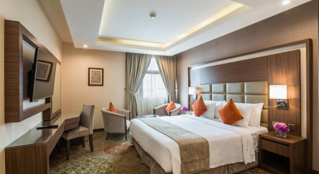 Golden Tulip Qasr Al Nasiriah Hotel, Varaa Hotelli Hotellit Riyadh Region aamiaisella, Aamiainen
