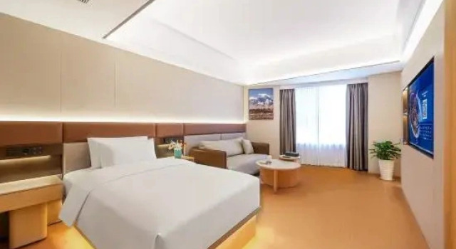 Люкс Luxury Vienna Classic Hotel (Qingdao Golden Beach Wuyue Plaza)