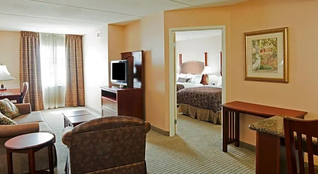Четырёхместный люкс c 1 комнатой Staybridge Suites Oakville Burlington by IHG