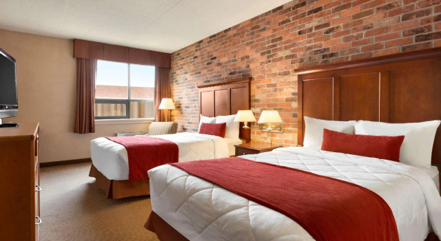 Четырёхместный номер Standard Travelodge by Wyndham North Bay Lakeshore