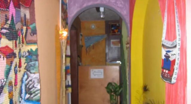 B&B Otavalo Huasi I, Забронировать Отель La Floresta Кито, рядом с Del Arbolito Park