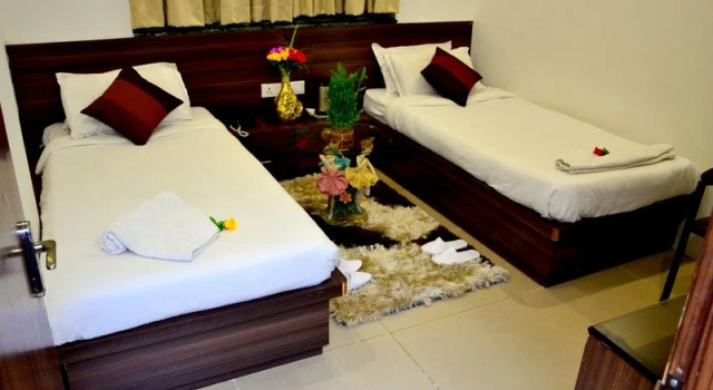 OYO 1019 Hotel Flora Inn