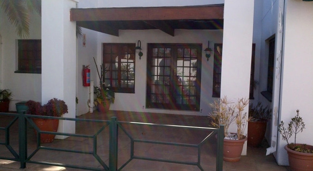 77 on 8th Self Catering, Забронировать Гостевой дом Отели Йоханнесбург с парковкой, рядом с South African Chamber of Commerce and Industry, Парковка