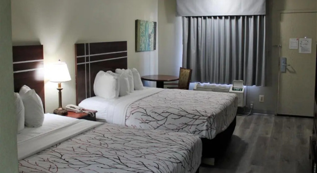 Четырёхместный номер Standard Rancho San Diego Inn & Suites
