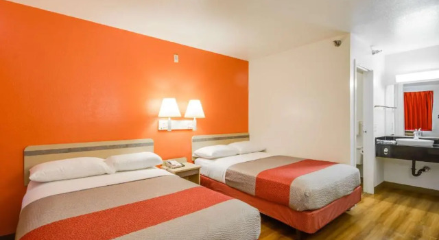Четырёхместный номер Standard Motel 6-Rolling Meadows, IL - Chicago Northwest