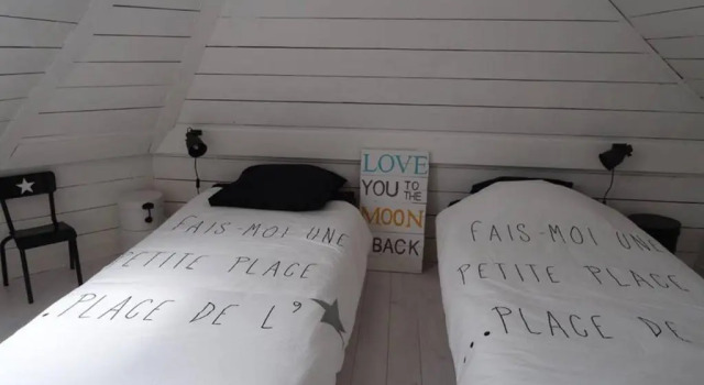 Коттедж с 3 комнатами White and Sea Lodge
