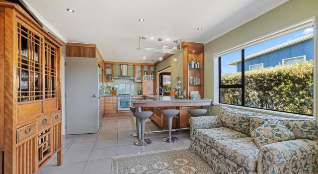 Island View Beach House - Paraparaumu Beach Home, Забронировать Отель Отели Парапарауму с парковкой, Парковка
