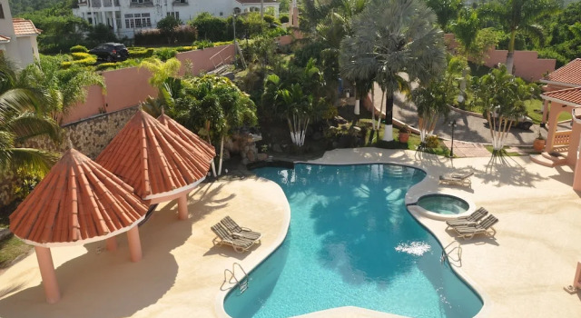 Кровать в общем номере Sun Rise Condos By The Vacation Casa