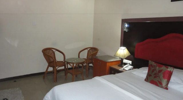 Executive Apartment SDM Tavern and Suites