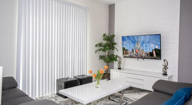 Marvelous 4 Bedroom w/ Screened Pool Close to Disney 4977, Rezerwuj Hotel Kissimmee Kissimmee