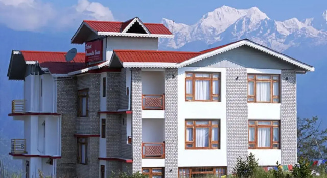 Retreat crassula ovata, Boek Hotel Pelling Sikkim