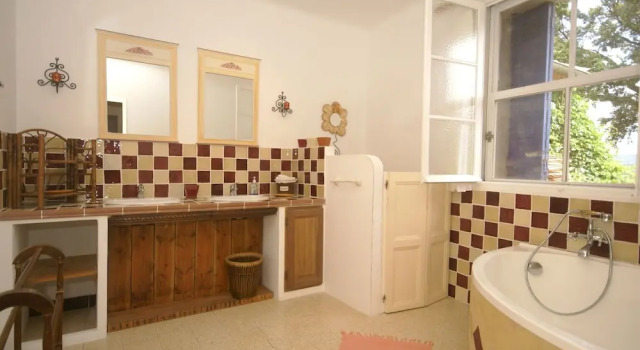 Luxurious Holiday Home with Pool in Pertuis France, Book Hotel Hoteller i Pertuis med pool, Swimmingpool