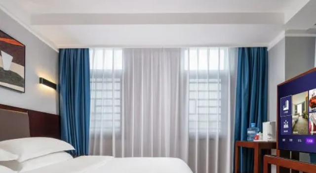 Люкс Wansheng Garden Hotel (Xinyang Luoshan Xiya Libao Plaza Branch)