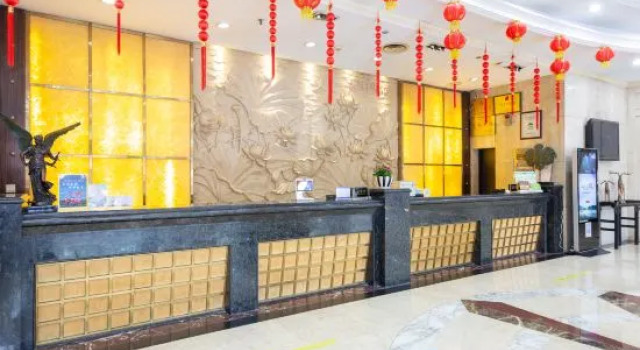 Lishui Zijinghua Rezen Select Hotel, Book Hotel Hoteller i Lishui med pool, Swimmingpool