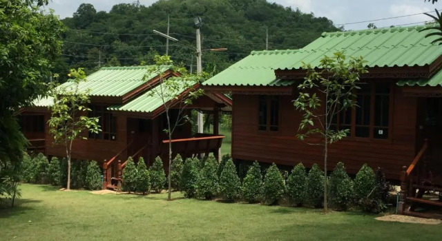 Вилла с красивым видом из окна Baan Ing Khao Resort