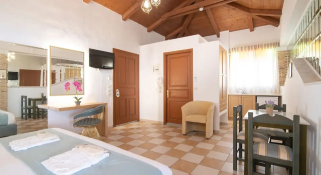Люкс с балконом и с видом на море Sea View Village - Studios & Apartments
