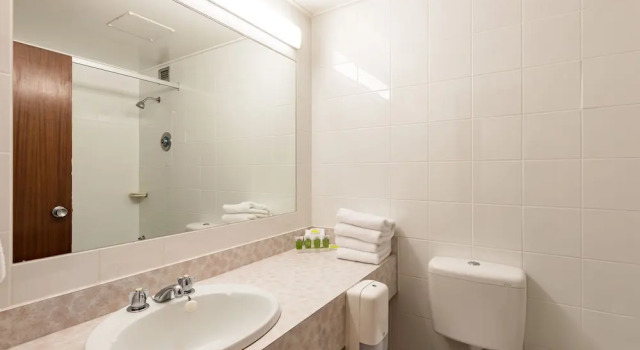Четырёхместный номер Standard Heartland Ambassador Hotel Hamilton