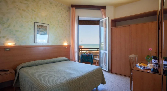 Hotel Cristina, Book Hotel Senigallia 