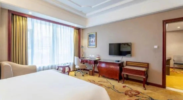 Люкс Business Vienna International Hotel Zhuzhou Liyu