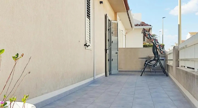 Oroblu. Villetta singola a 50 metri dal mare, Book Hotel Hotels in Sicily with Parking, Parking